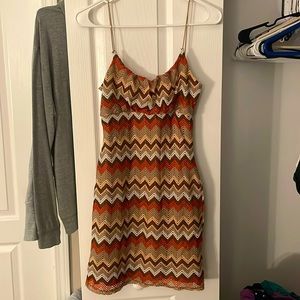 not itchy. says it’s a XL but it fits me and i’m a medium in everything